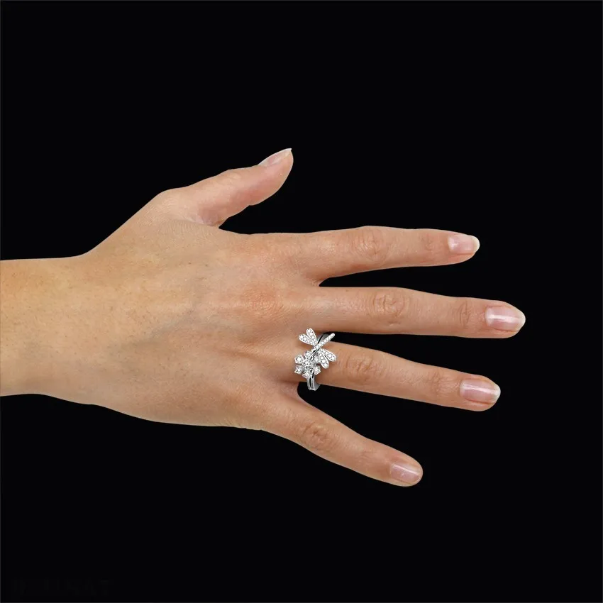 0.55 quilates anillo diamante flor y libélula diseño en oro blanco 
