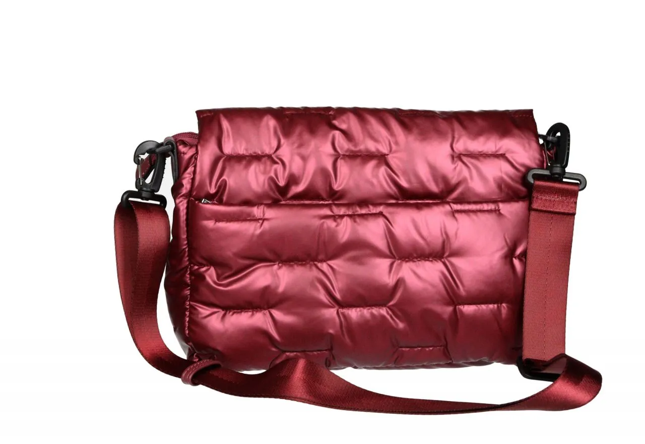 Bolso Nylon Burdeos Enguatado Con Tapa y Cinta Bandolera