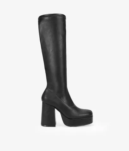 Botas altas beige con tacón