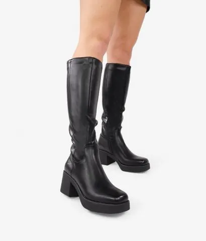 Botas altas negras con punta cuadrada y tacón