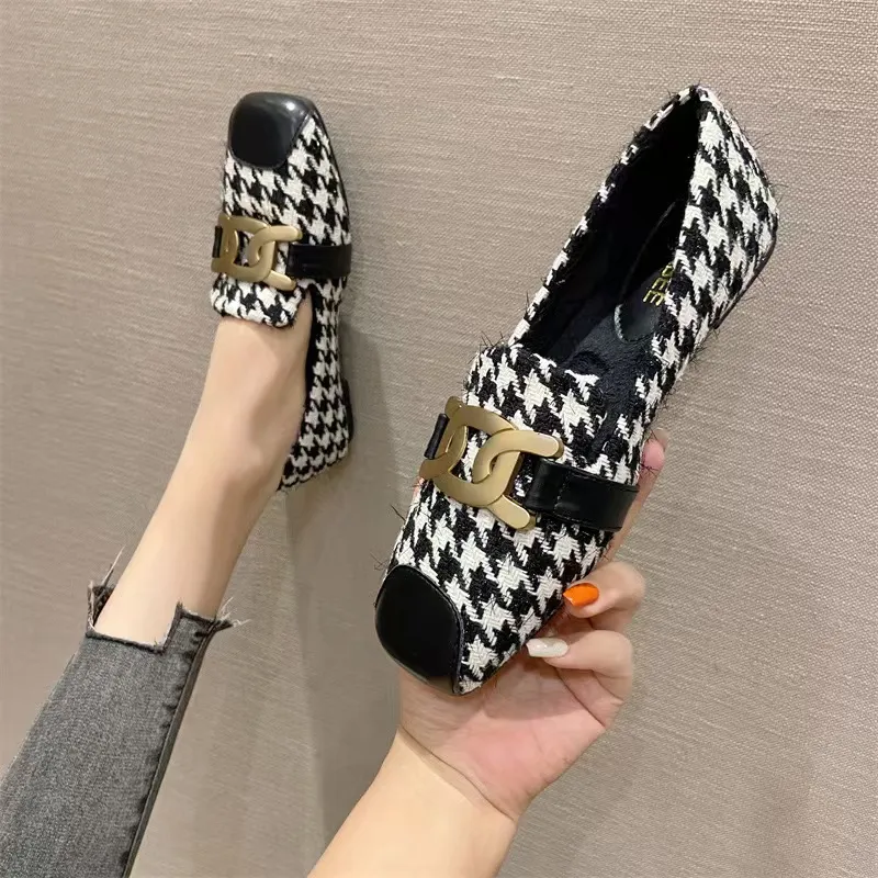 Brand Flats Cadenas D5Dea Metal Shoes Mujer Mulas de cuero Mulas EMPRADRILLES Mujeres Papasadores de leopardo Square Toe Plus