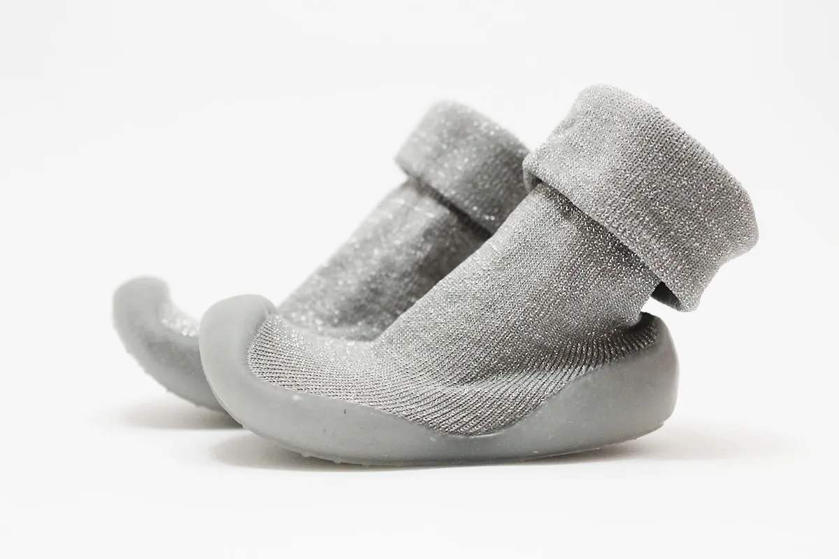 Calcetines con suela brillo gris