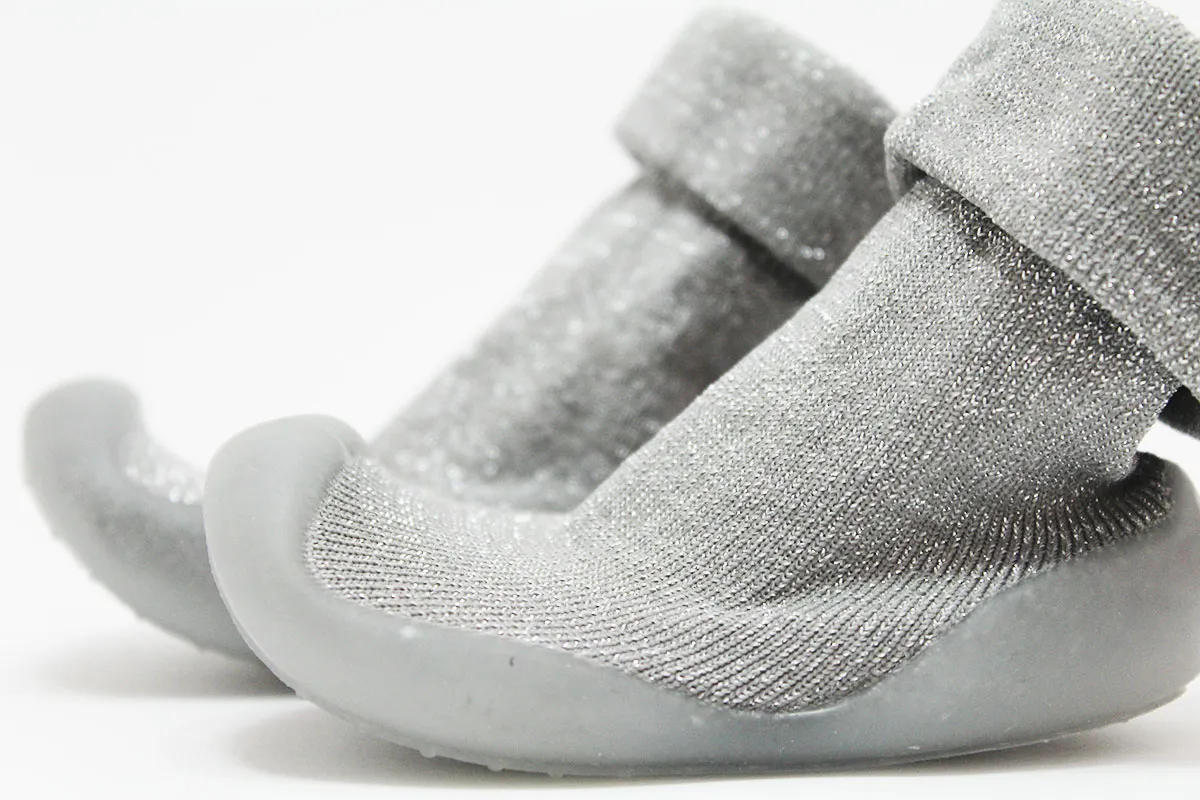 Calcetines con suela brillo gris