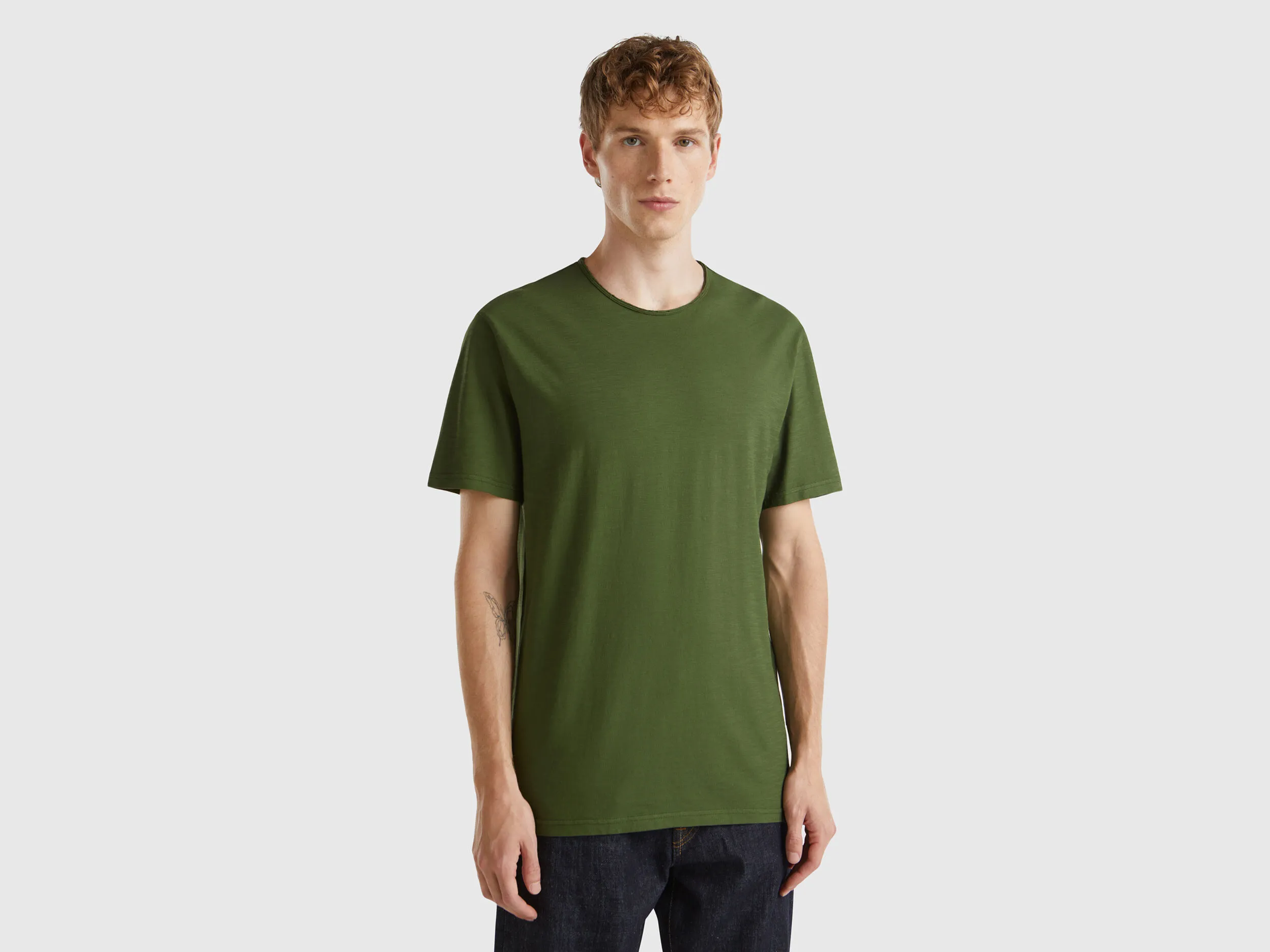 Camiseta verde aceituna de algodón flameado