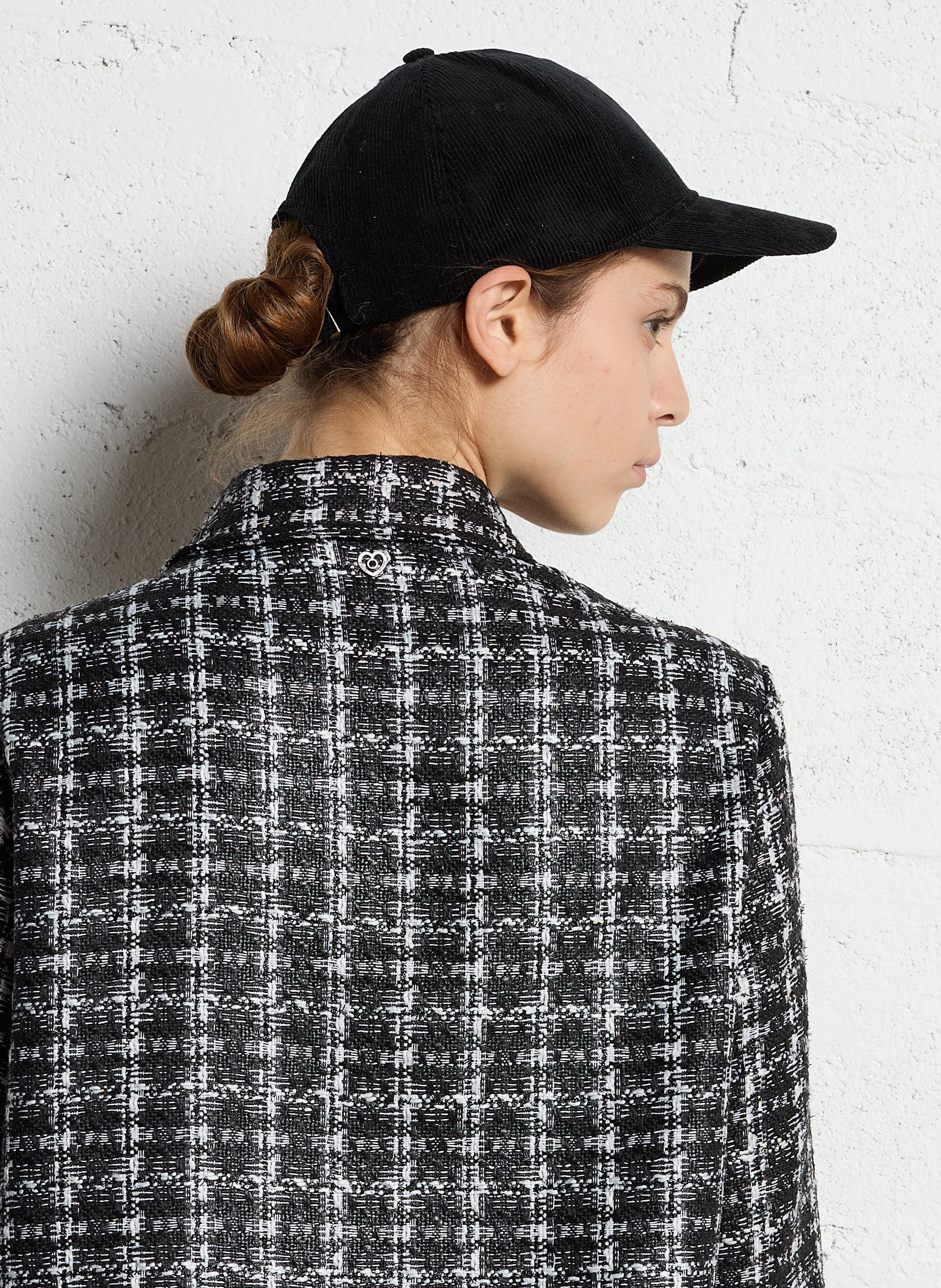 Chaqueta corta de cuadros con cuello clásico en blanco