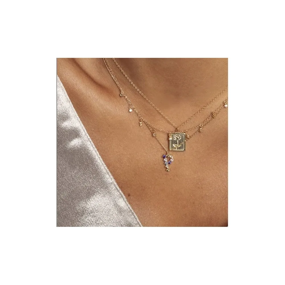 Collar Stones Letter Oro