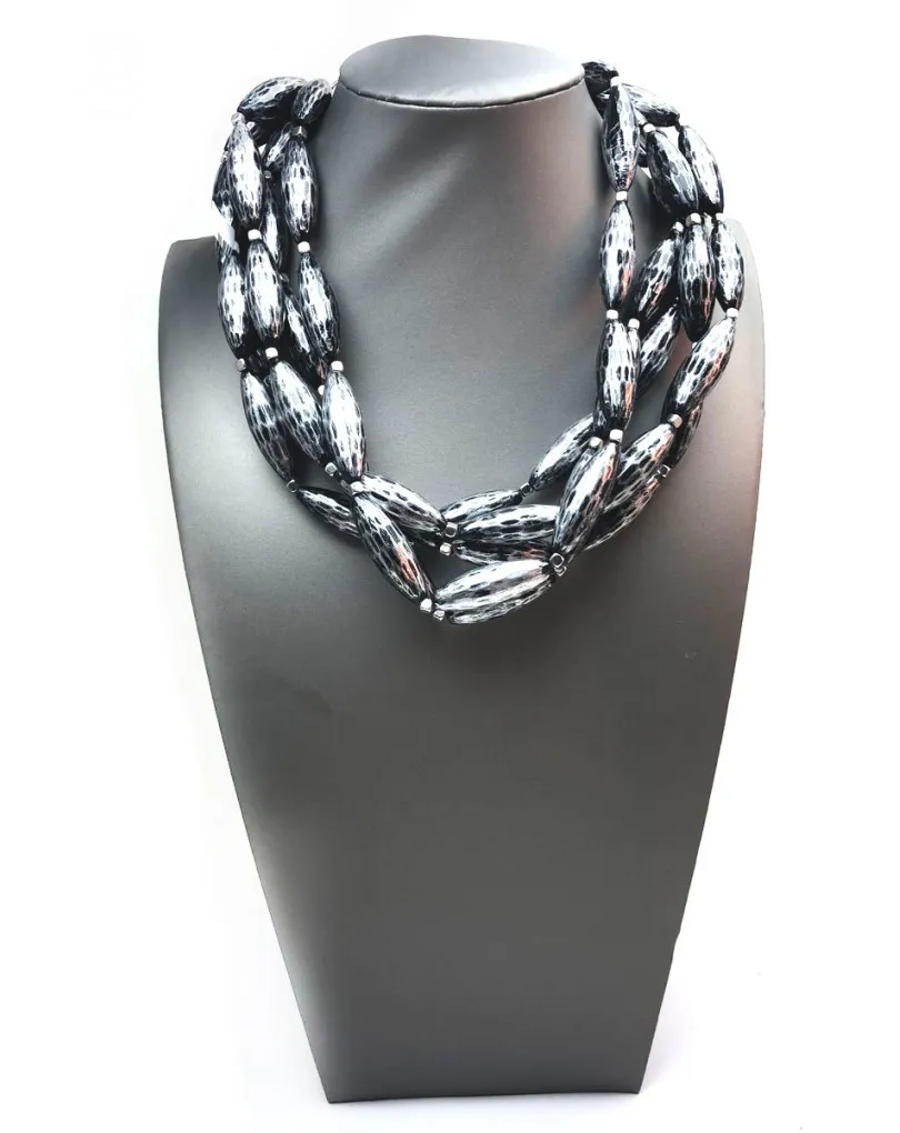 COLLARES CORTOS PLATEADOS MUY VISTOSOS PARA ANIMAR TU LOOK INVERNAL