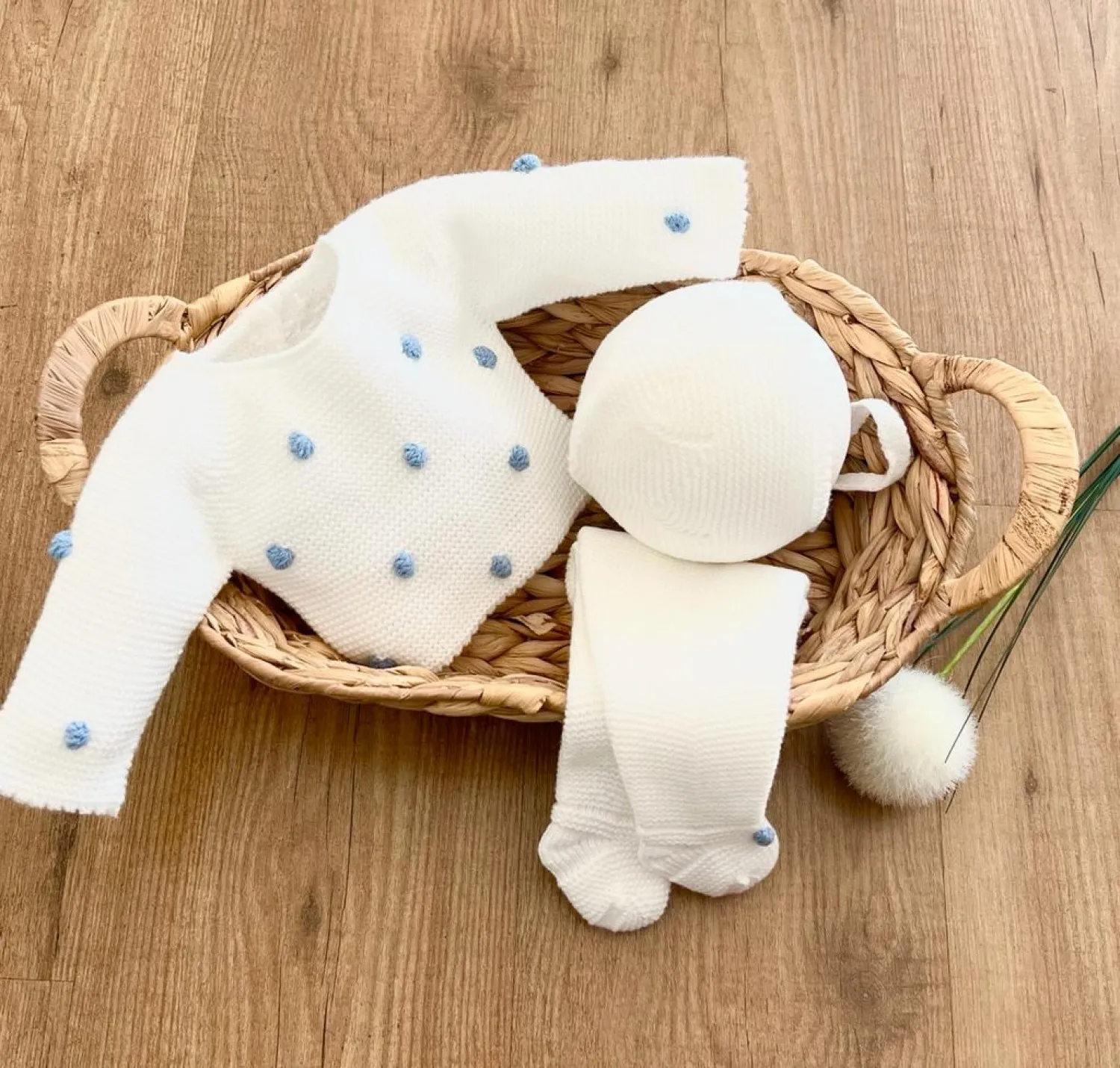 Conjunto tres piezas Punto con bodoques. Varios colores