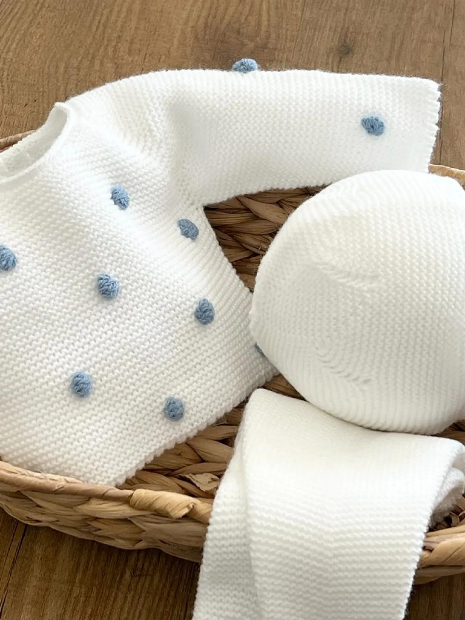 Conjunto tres piezas Punto con bodoques. Varios colores
