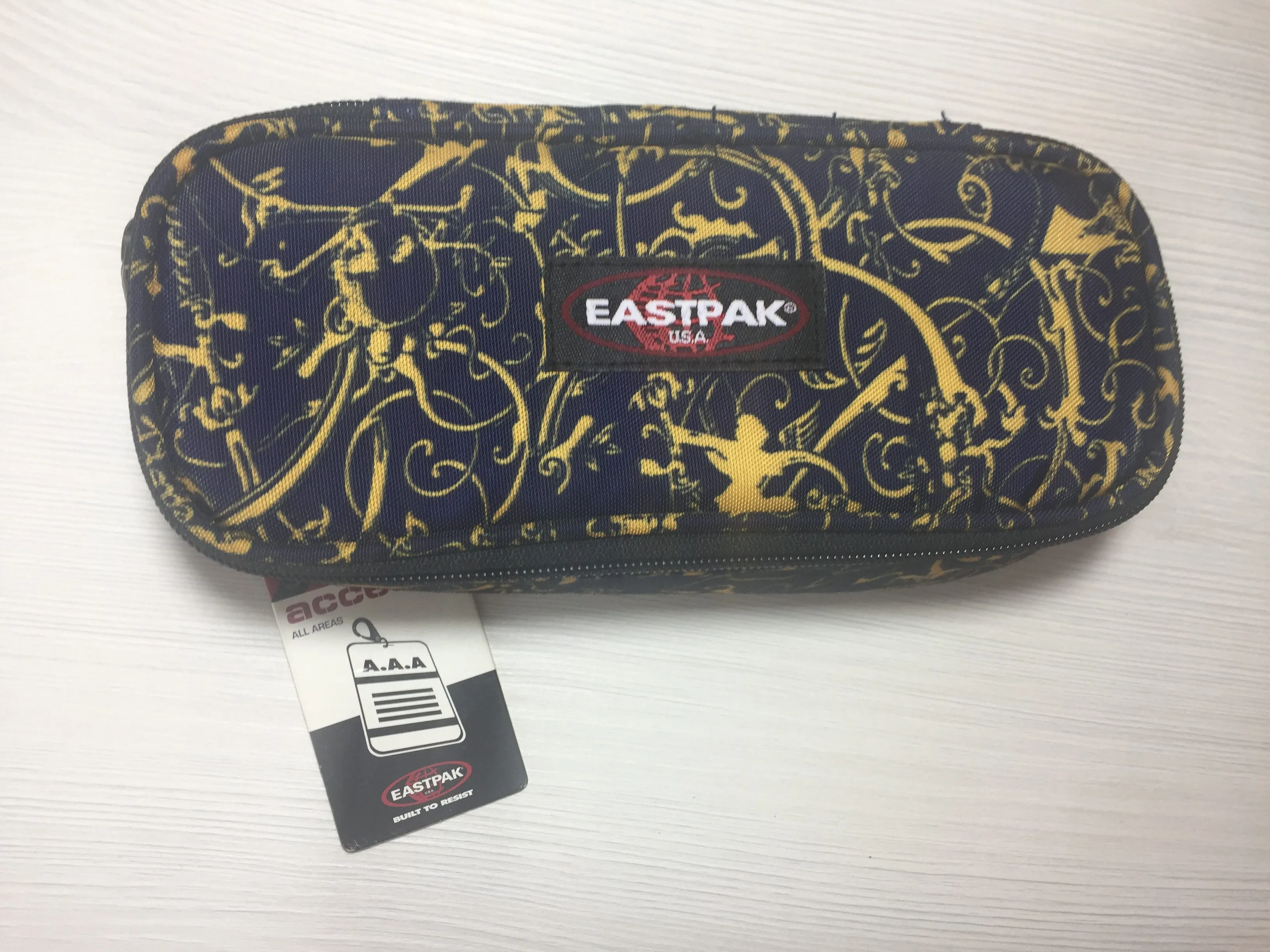 Estuche Eastpak escolar: PLUMIER OVAL EK717078 Azul marino dorado cachemir