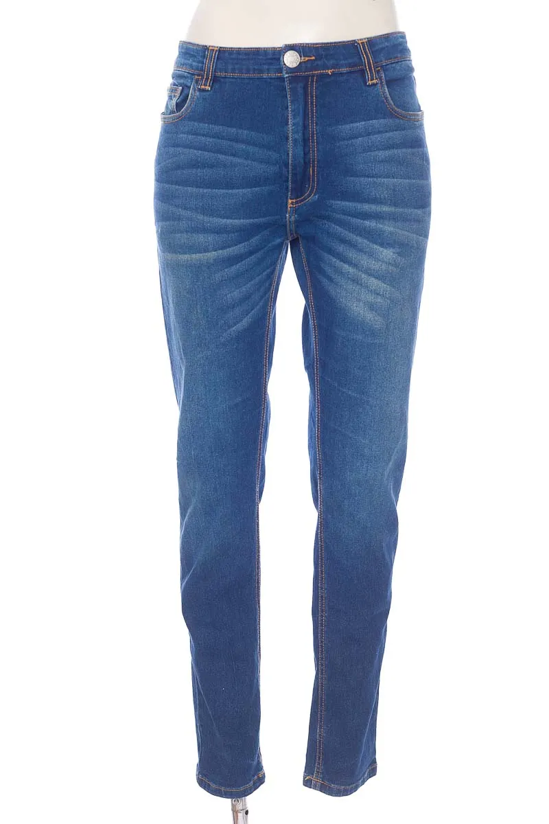 JEAN COLOR AZUL  PEOPLE CONCEPT