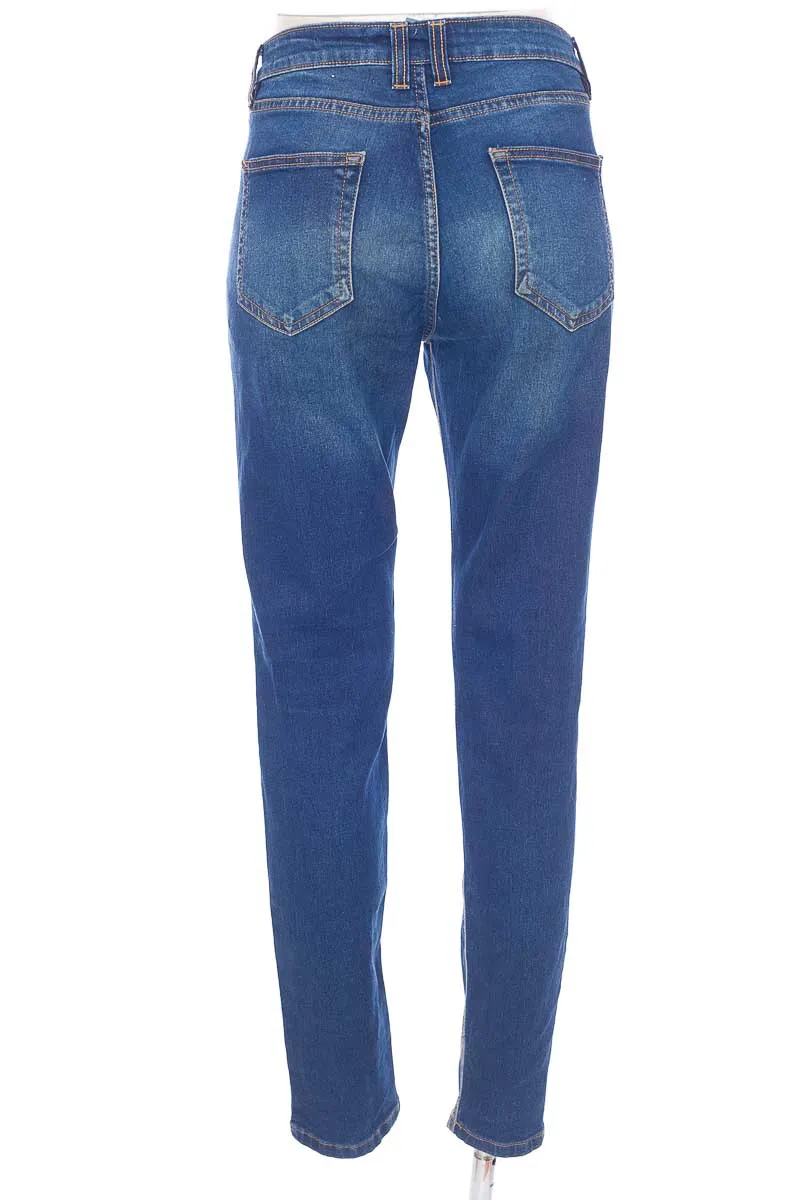 JEAN COLOR AZUL  PEOPLE CONCEPT