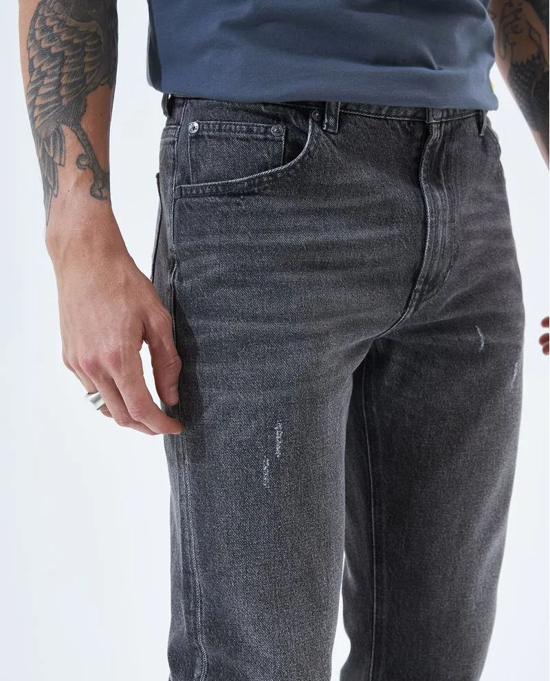 Jean Straight fit tono gris para hombre