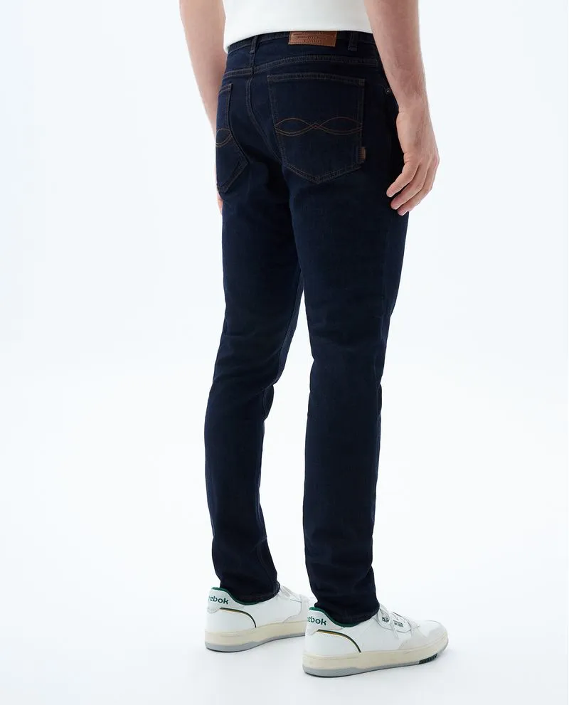 Jean Tapered fit cinco bolsillos para hombre