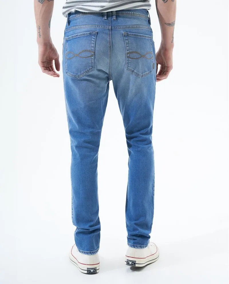 Jean Tapered fit con mini rotos para hombre