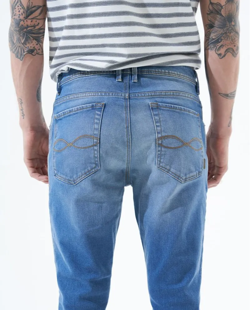 Jean Tapered fit con mini rotos para hombre