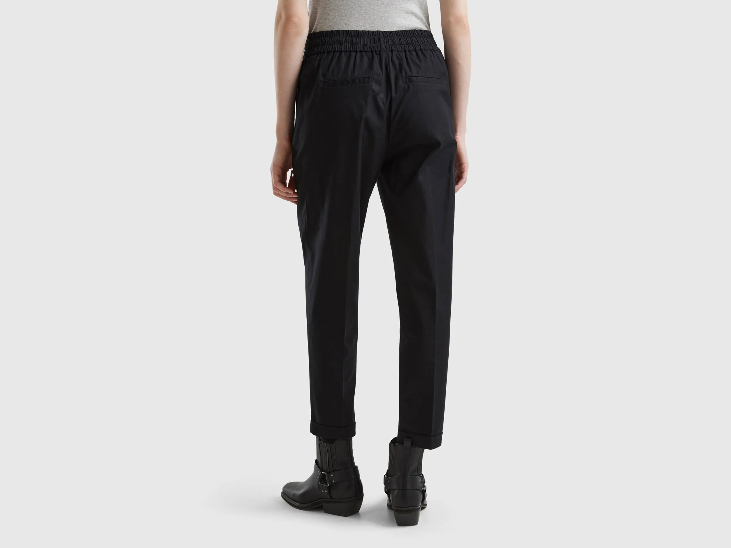 Joggers de algodón elástico