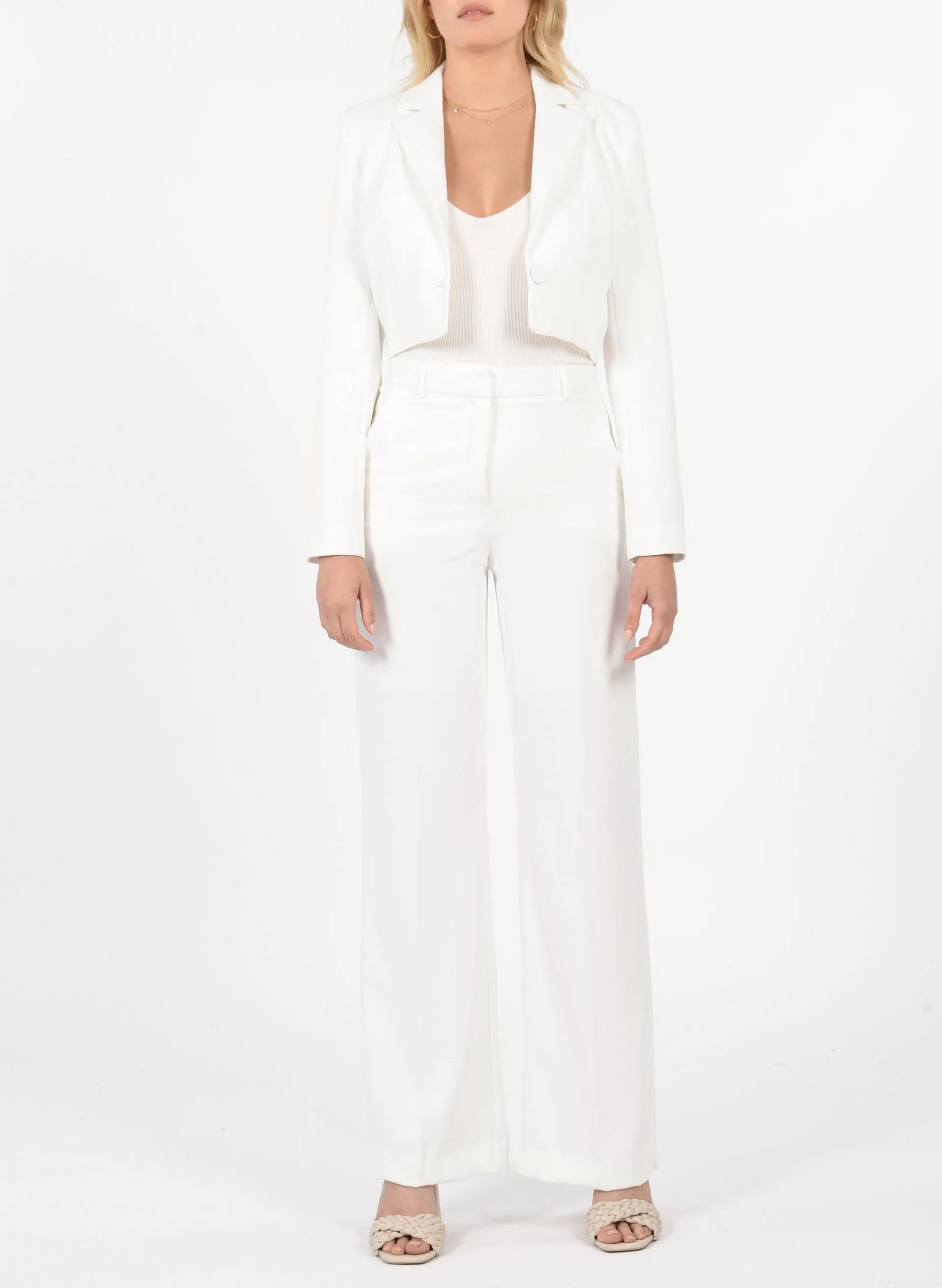 KOBE  CHAQUETA DE TRAJE CORTA EN BLANCO