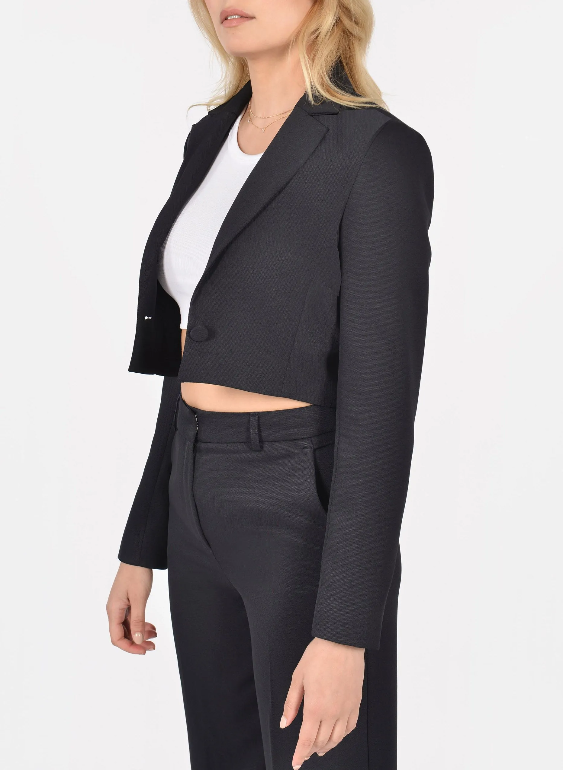 KOBE  CHAQUETA DE TRAJE CORTA EN NEGRO