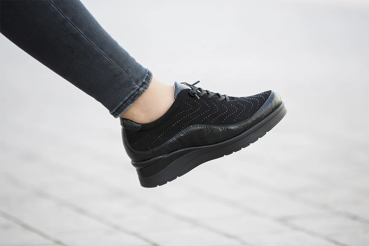 LACEUP SHOE BLUE PATENT