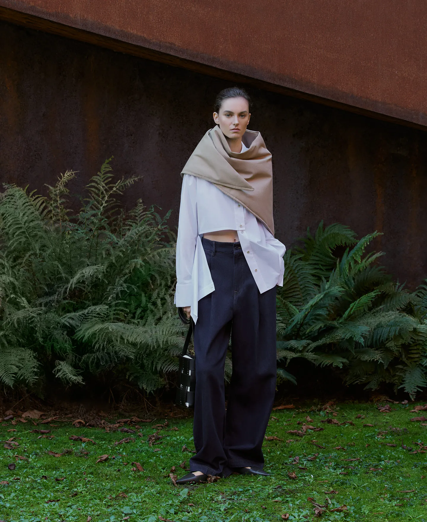 Large triangular scarf for woman