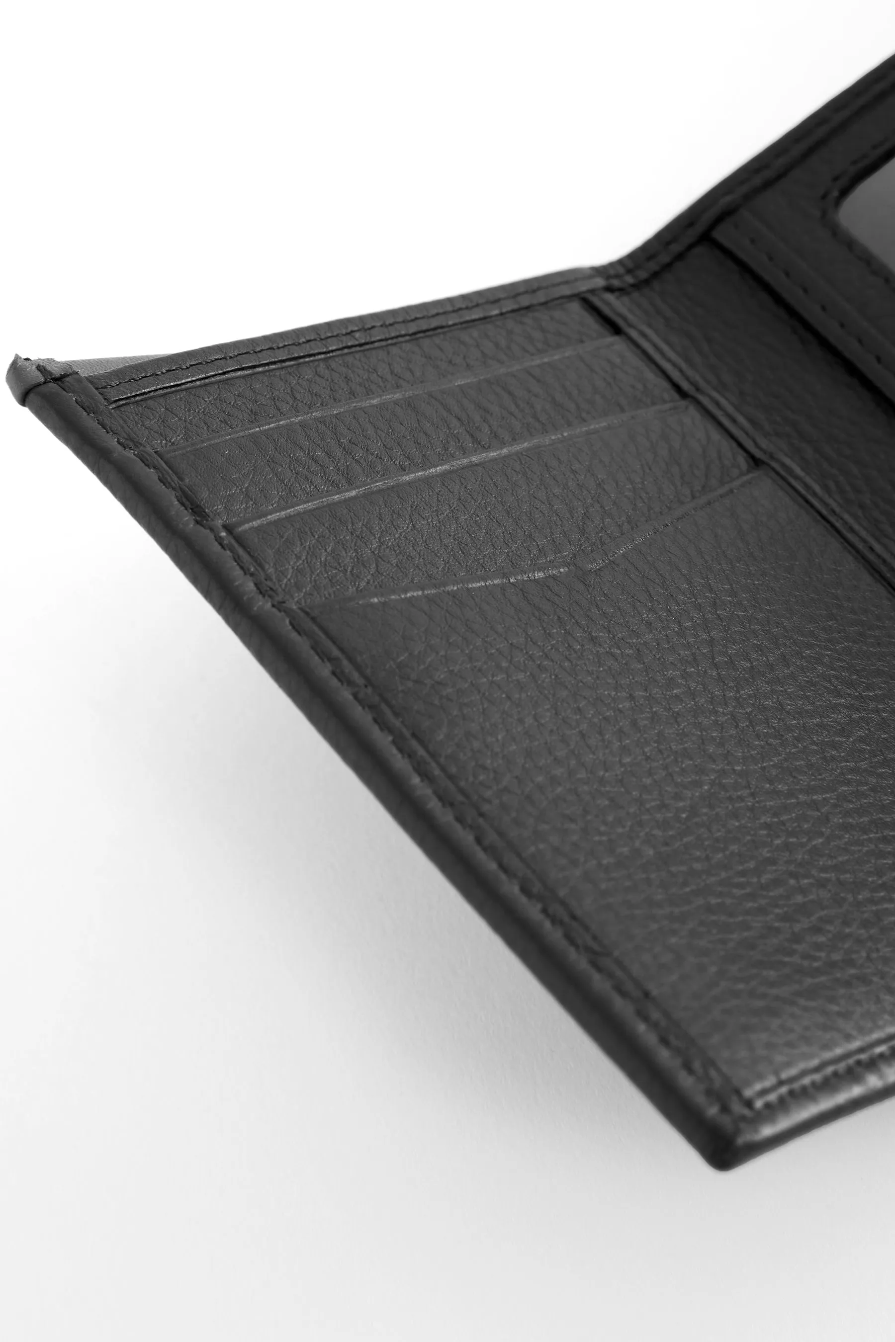 NEGRO  CARTERA EN TRES PARTES