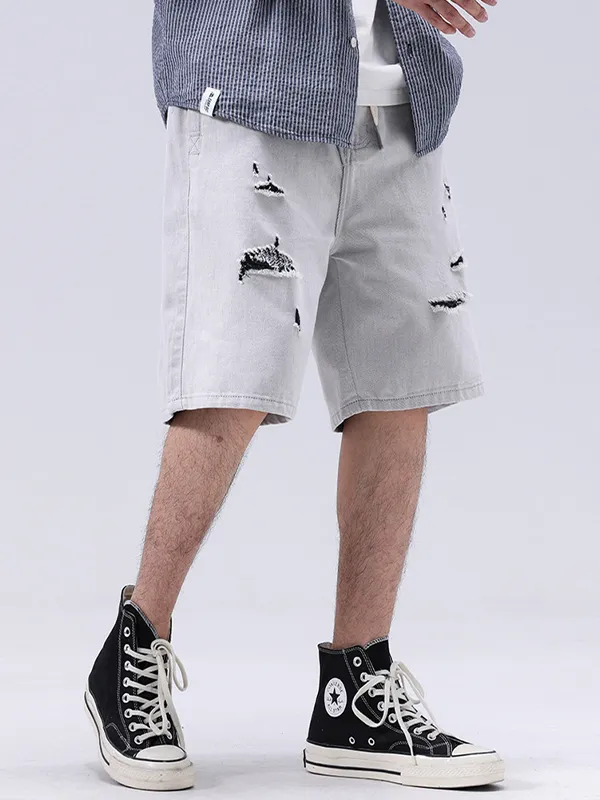 Pantalones cortos rectos sueltos rasgados de color en contraste para hombre