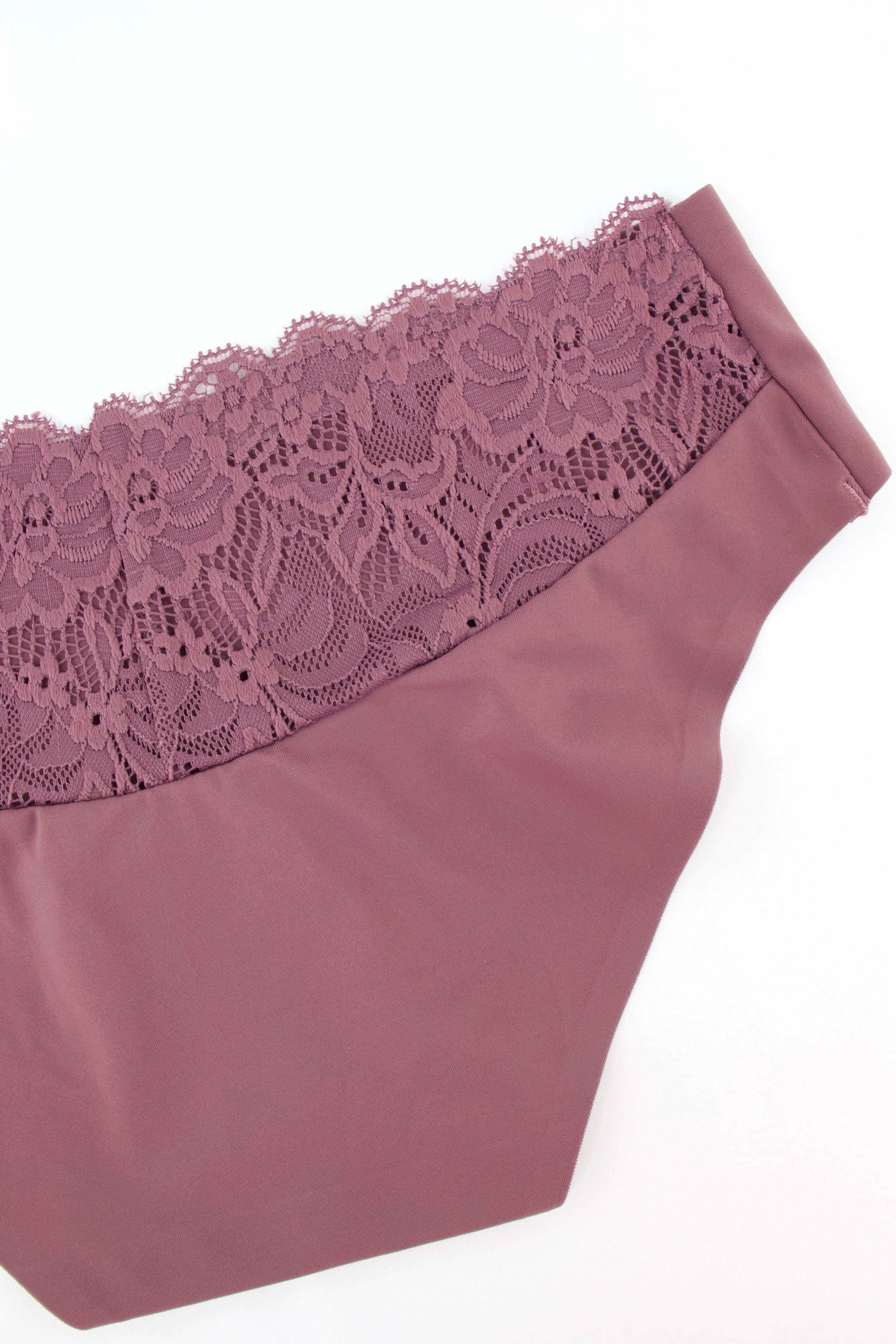 PANTY SIN COSTURA CON ENCAJE IP7271