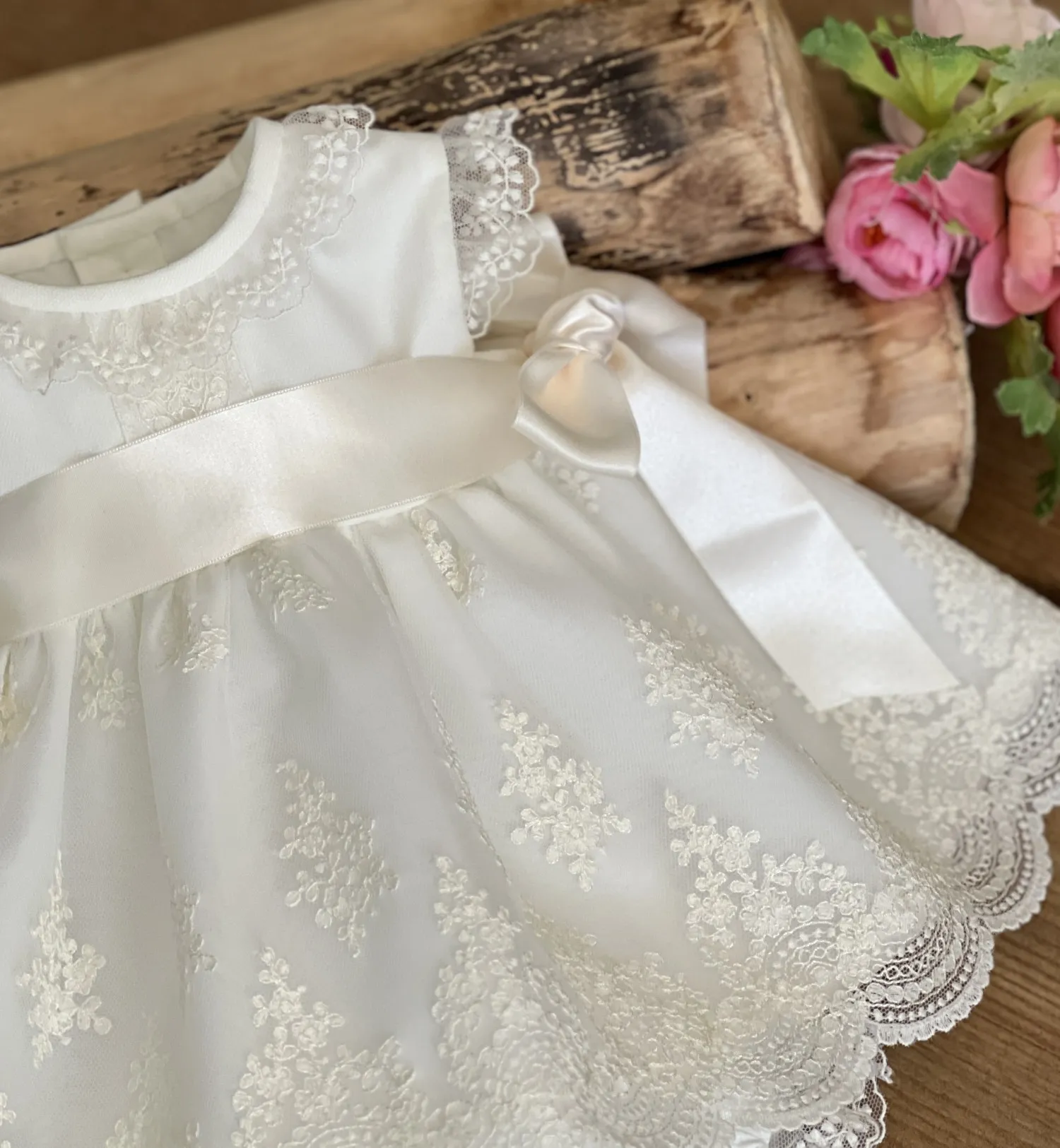 SET FOR THREEPIECE GIRL. EMBROIDERED ORGANZA.