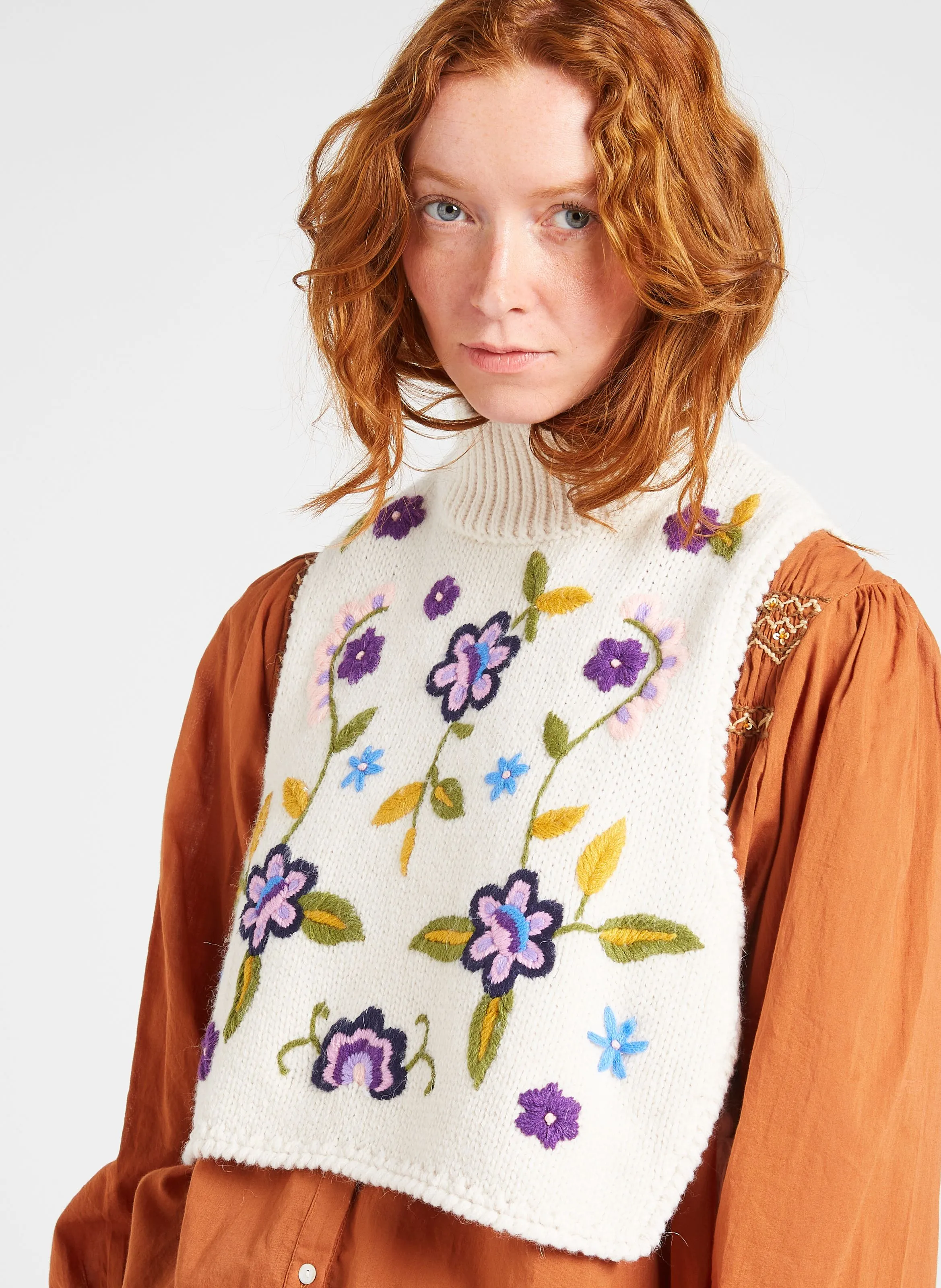 SOAN  CHAQUETA CON CUELLO ALTO EN BEIGE