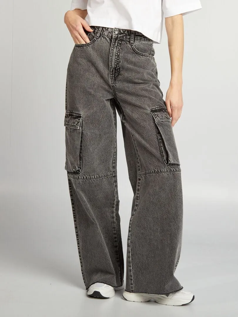 VAQUERO CON MúLTIPLES BOLSILLOS WIDE LEG  GRIS