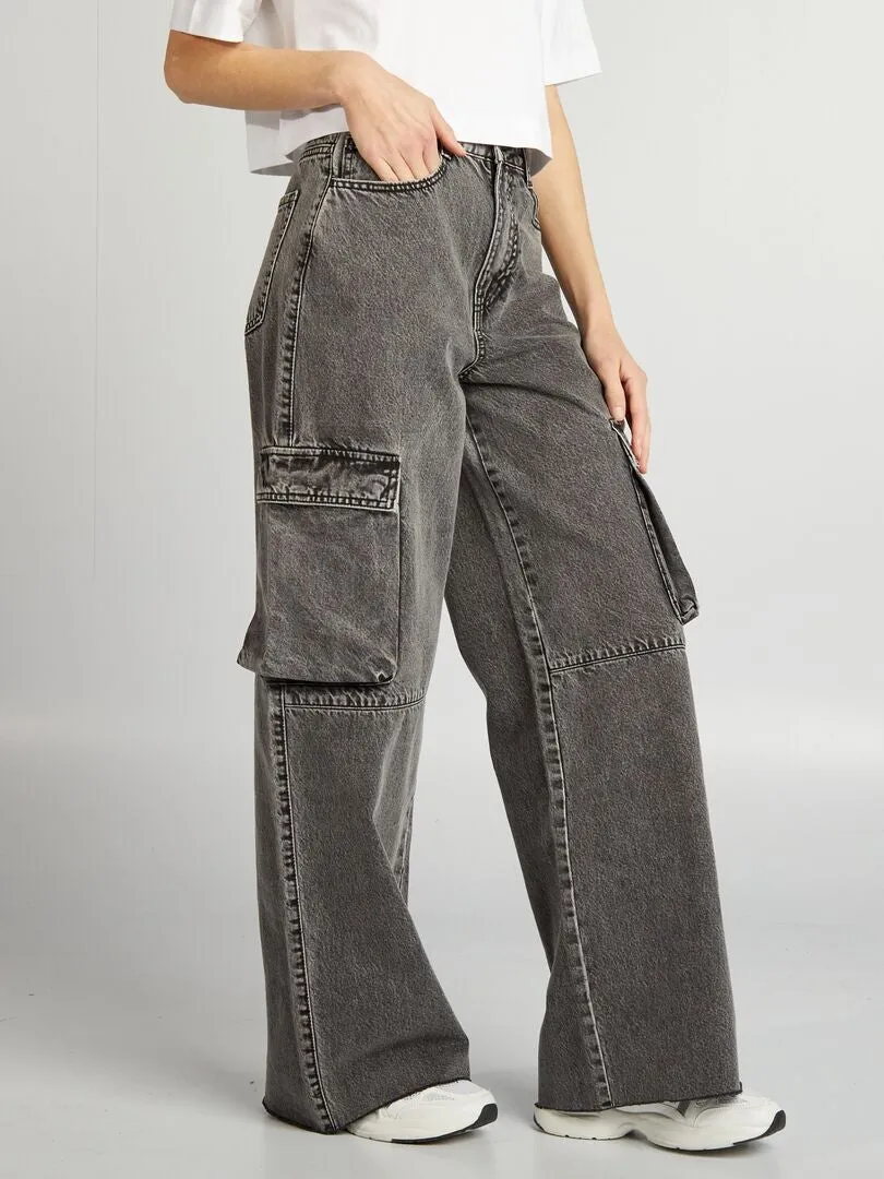 VAQUERO CON MúLTIPLES BOLSILLOS WIDE LEG  GRIS