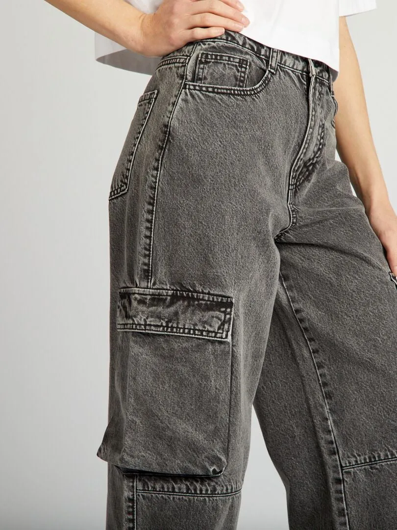 VAQUERO CON MúLTIPLES BOLSILLOS WIDE LEG  GRIS