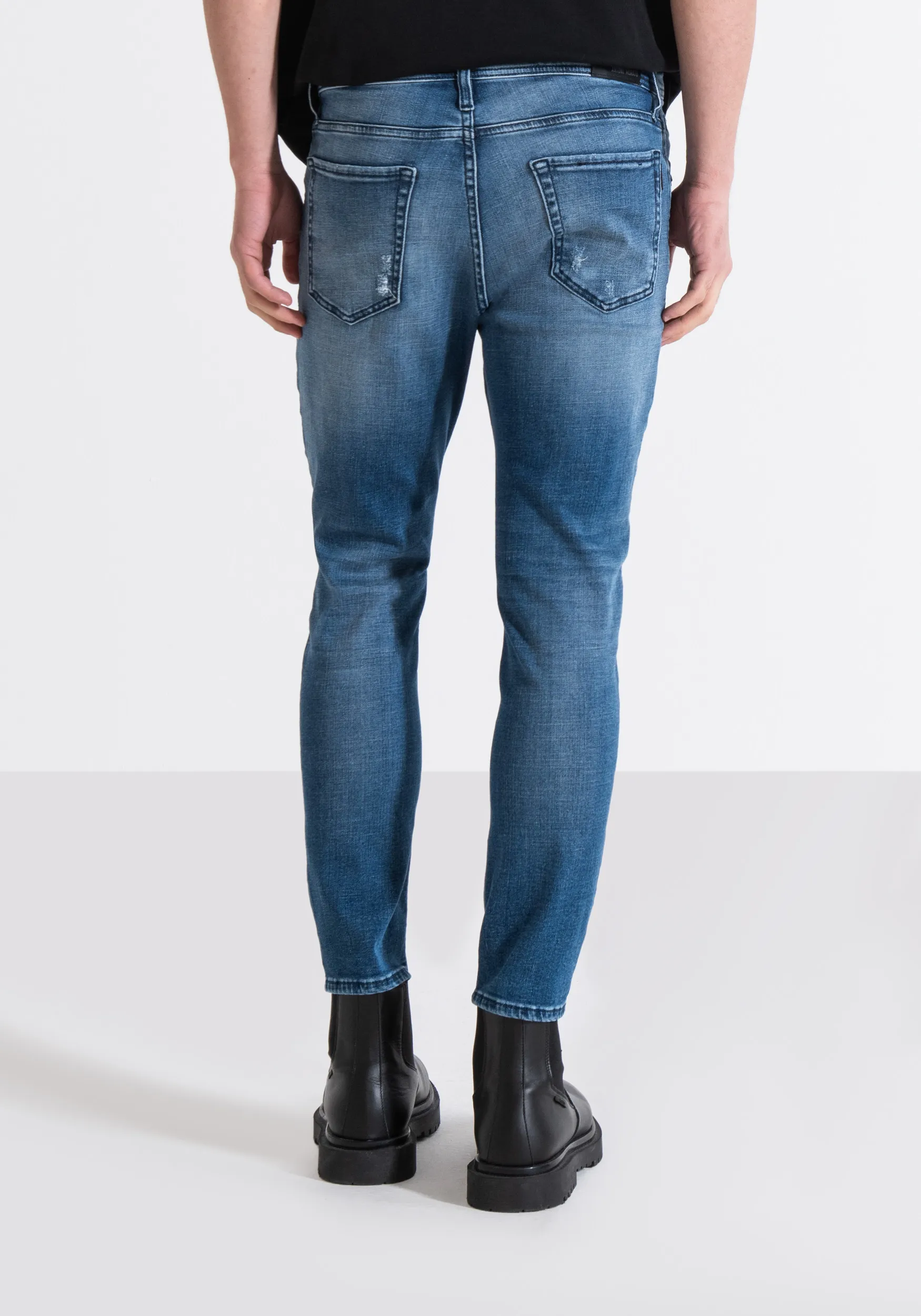 VAQUEROS SKINNY FIT «KARL» CROPPED ELÁSTICOS AZULES CON LAVADO CLARO