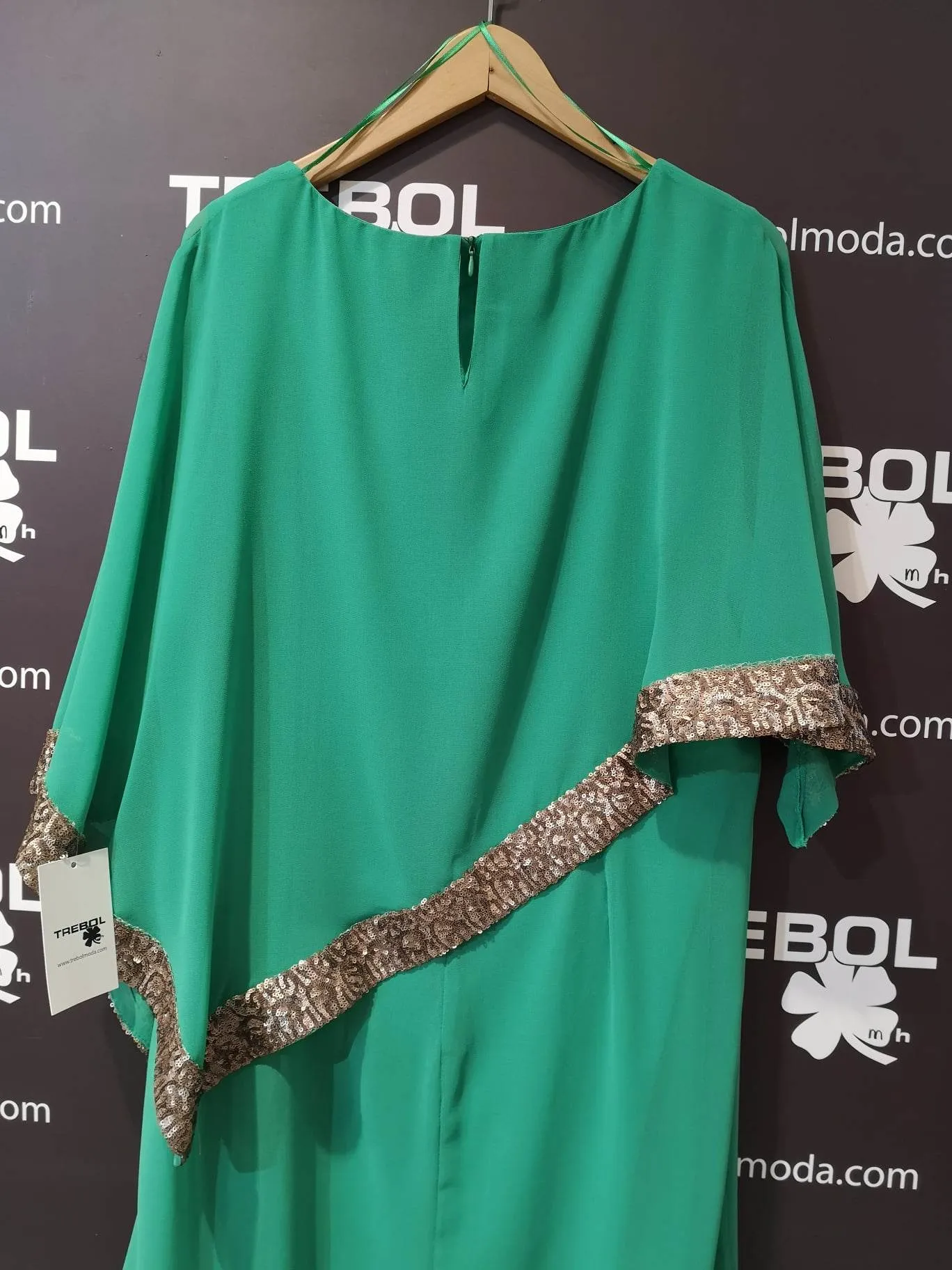 VESTIDOCAPA CON CENEFA DE FANTASíA