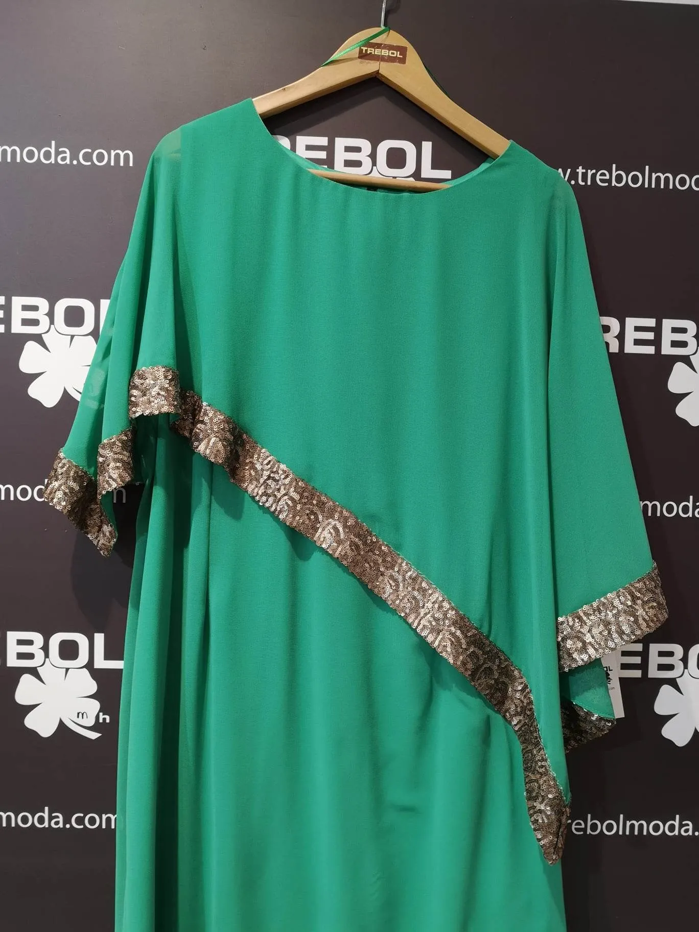 VESTIDOCAPA CON CENEFA DE FANTASíA