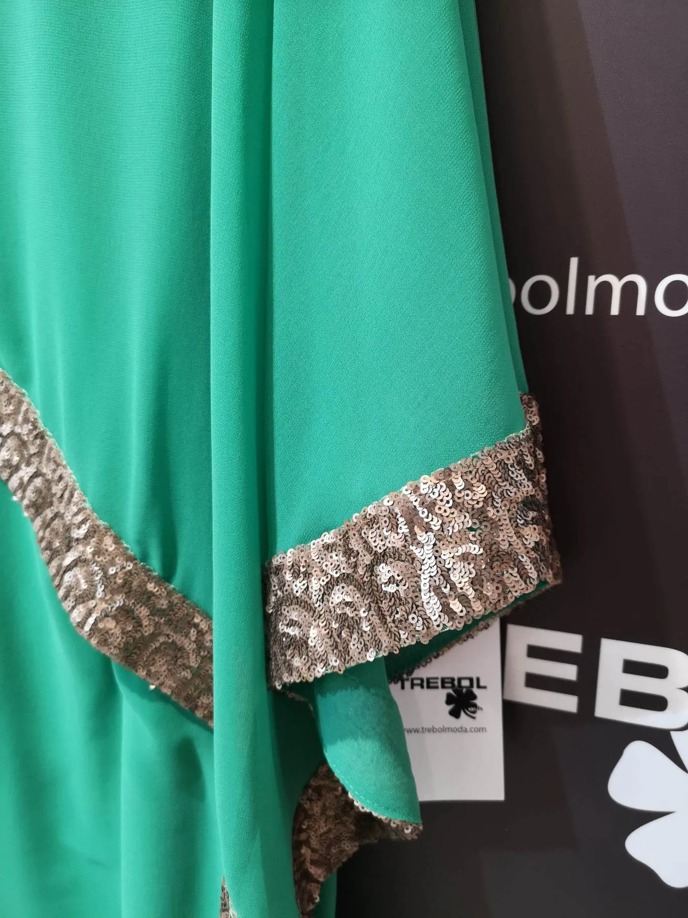 VESTIDOCAPA CON CENEFA DE FANTASíA