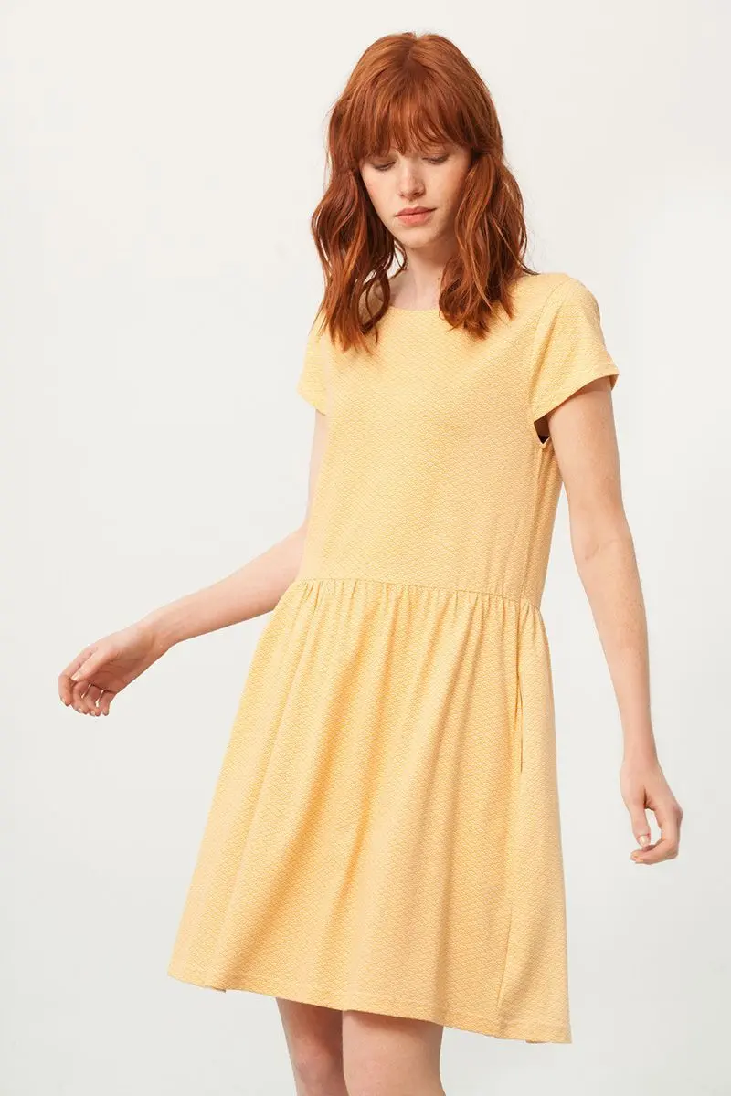 Vestido oversize amarillo estampado abanicos