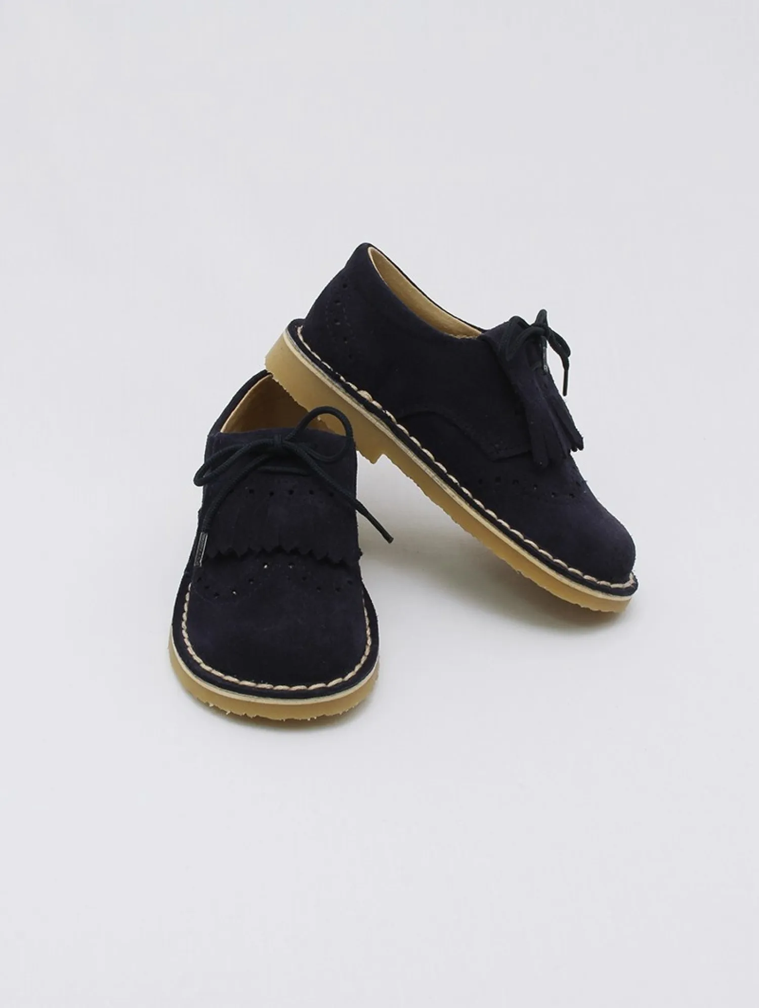 ZAPATO CLáSICO CON LENGüETAS UNISEX. COLOR MARINO. OINVIERNO